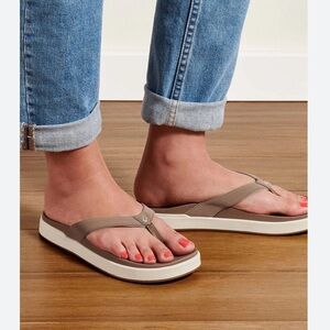 Olukai Nu'a Pi'o Women's Beach Sandal Warm Taupe Size 7